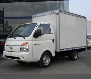 Hyundai tải H-100 thùng kín
